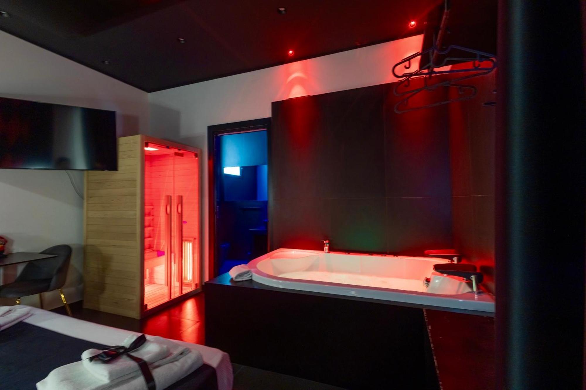 Maximum Hub Suite&Spa Палермо Экстерьер фото